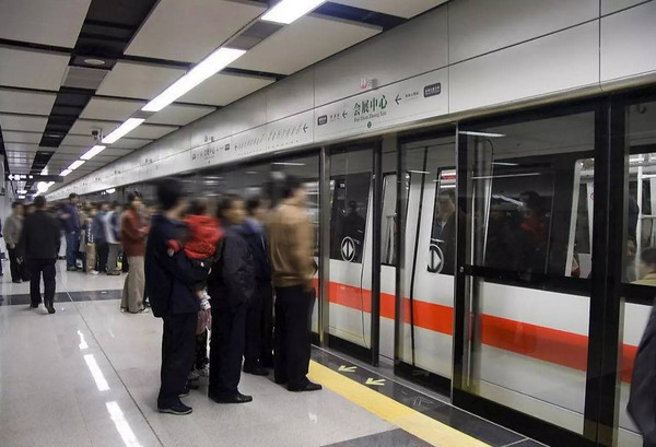 地鐵軌道交通領域使用得麗瓏工控一體機應用案列簡介